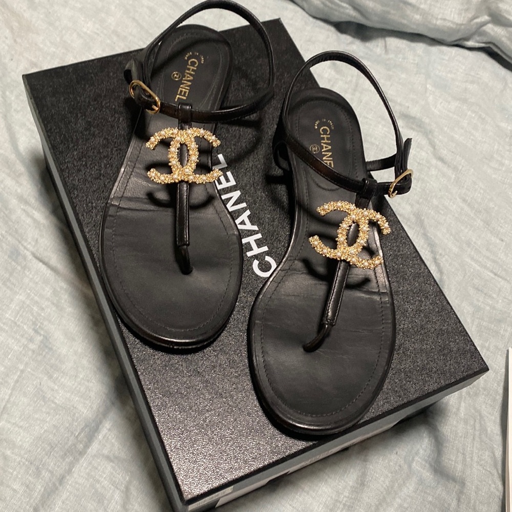 CHANEL PEARL THONG SANDALS